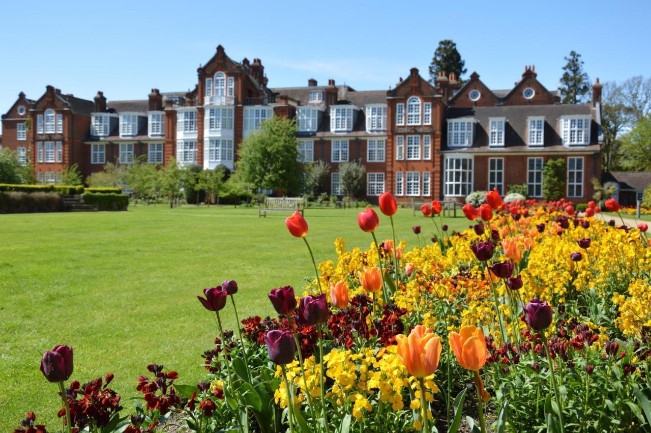 Newnham College - University Of Cambridge エクステリア 写真