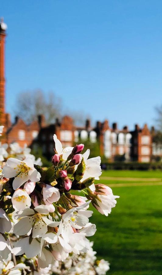 Newnham College - University Of Cambridge エクステリア 写真